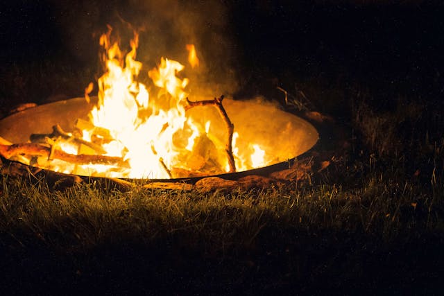 Lagerfeuer im Garten bauen.de