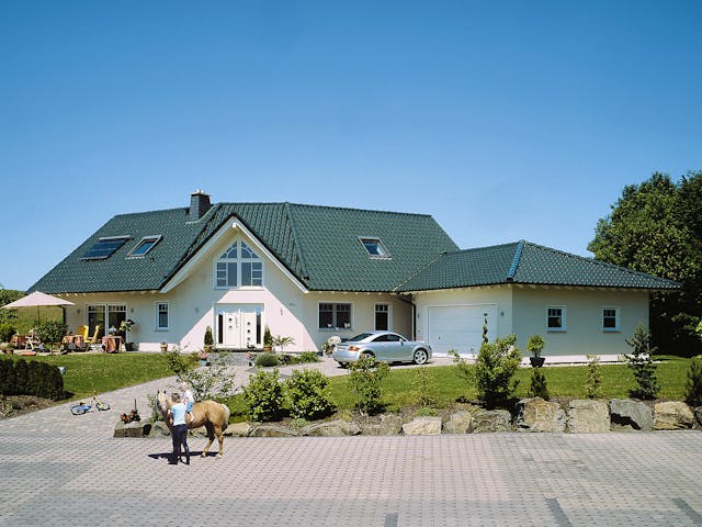 Fertighaus Familio von Fingerhut Haus Schlüsselfertig ab 630778€, Satteldach-Klassiker Außenansicht 1