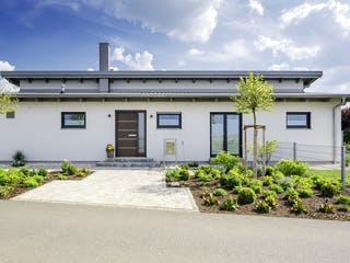 Fertighaus Bungalow Pultdach 145 von LUXHAUS, Bungalow Außenansicht 3