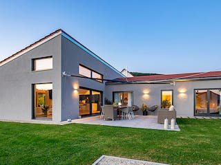 Fertighaus Bungalow Pultdach 150 von LUXHAUS, Bungalow Außenansicht 1