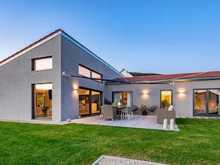 Fertighaus Bungalow Pultdach 150 von LUXHAUS Schlüsselfertig ab 485000€, Bungalow Außenansicht 1