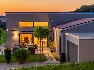 Fertighaus Bungalow Pultdach 150 von LUXHAUS Schlüsselfertig ab 485000€, Bungalow Außenansicht 3