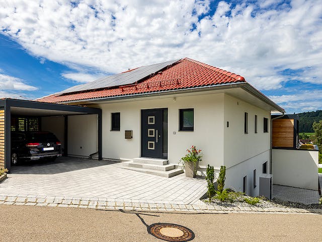 Fertighaus Bungalow Walmdach 226 von LUXHAUS, Bungalow Außenansicht 1