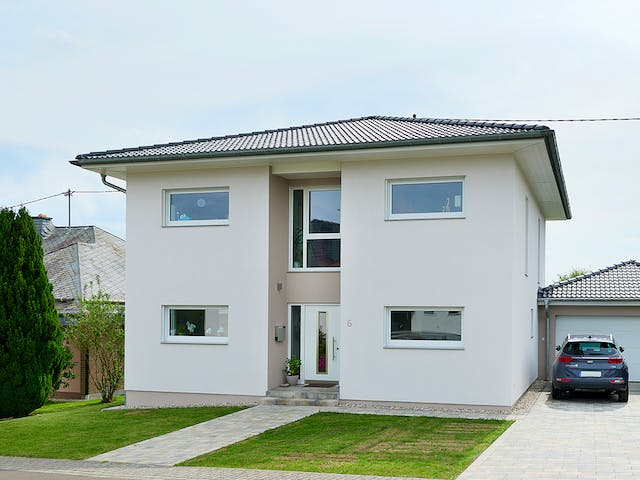 Fertighaus Walmdach 157 von LUXHAUS, Stadtvilla Außenansicht 1