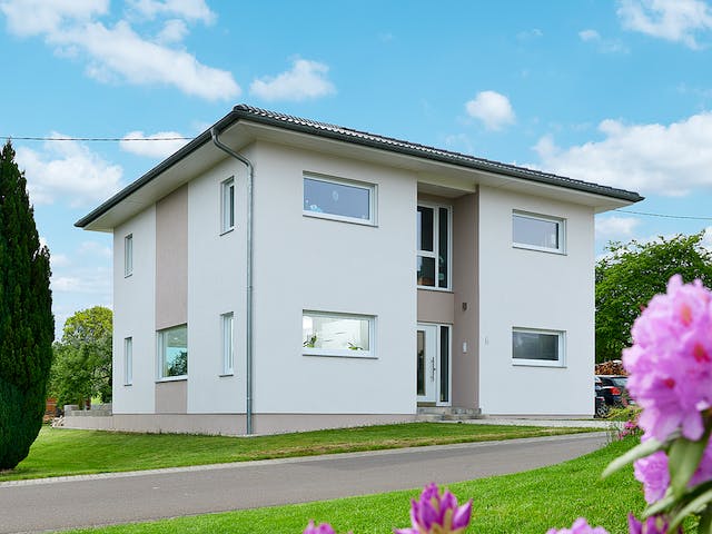 Fertighaus Walmdach 157 von LUXHAUS, Stadtvilla Außenansicht 2