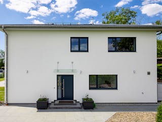 Fertighaus Walmdach 266 von LUXHAUS, Stadtvilla Außenansicht 3
