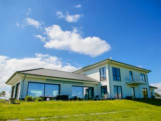 Massivhaus Repräsentativ, luxuriös und mit besonders viel Platz von RheinMassiv Massivhäuser, Stadtvilla Außenansicht 5