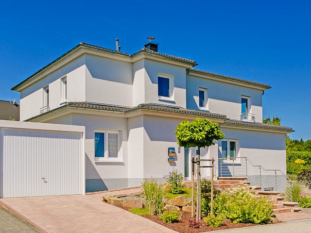 Massivhaus Zweifamilienhaus am Hang von RheinMassiv Massivhäuser, Stadtvilla Außenansicht 1