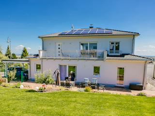 Massivhaus Zweifamilienhaus am Hang von RheinMassiv Massivhäuser, Stadtvilla Außenansicht 3