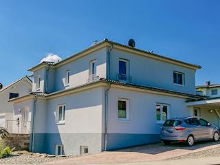 Massivhaus Zweifamilienhaus am Hang von RheinMassiv Massivhäuser, Stadtvilla Außenansicht 4