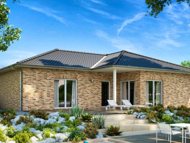 Massivhaus BALANCE KLINKER von Kern-Haus Chemnitz Schlüsselfertig ab 403900€, Bungalow Außenansicht 1 Massivhaus BALANCE KLINKER von Kern-Haus Chemnitz Schlüsselfertig ab 403900€, Bungalow Außenansicht 1