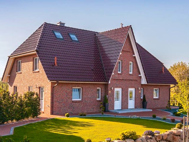 Massivhaus Duo Friesenhaus 130 von ECO System HAUS Schlüsselfertig ab 294500€, Satteldach-Klassiker Außenansicht 1