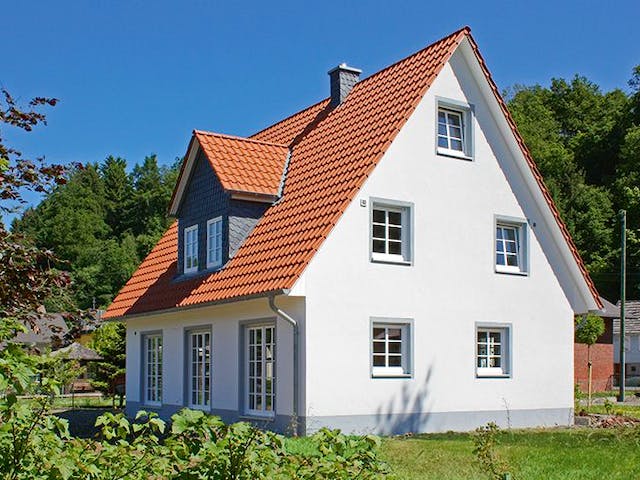 Massivhaus Friesenhaus 140 von ECO System HAUS, Satteldach-Klassiker Außenansicht 1