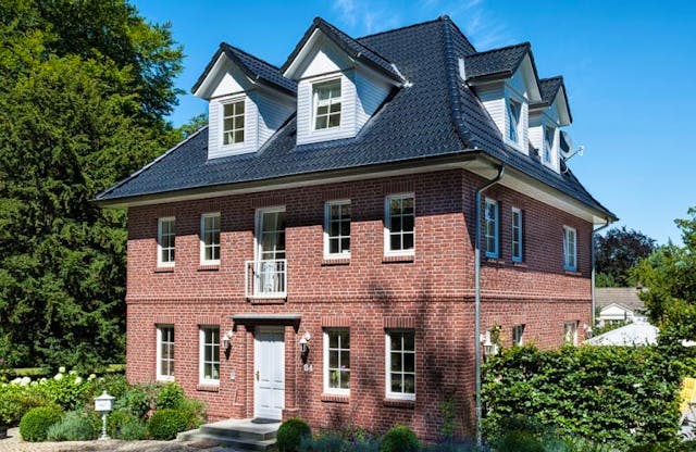 Massivhaus HANSEATIC von Kagebau, Stadtvilla Außenansicht 3