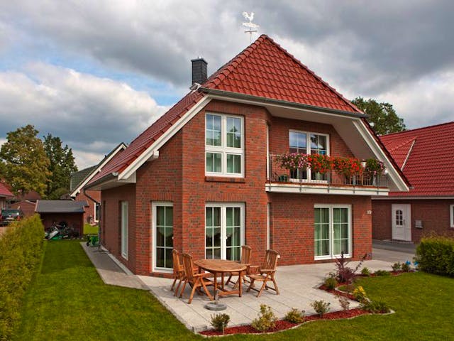 Massivhaus Haus Schwerin von ROTH MASSIVHAUS, Außenansicht 1 Massivhaus Haus Schwerin von ROTH MASSIVHAUS, Außenansicht 1