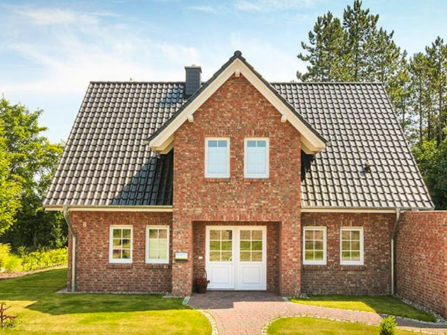 Massivhaus Kapitänshaus 150 von ECO System HAUS Schlüsselfertig ab 318900€, Satteldach-Klassiker Außenansicht 1 Massivhaus Kapitänshaus 150 von ECO System HAUS Schlüsselfertig ab 318900€, Satteldach-Klassiker Außenansicht 1