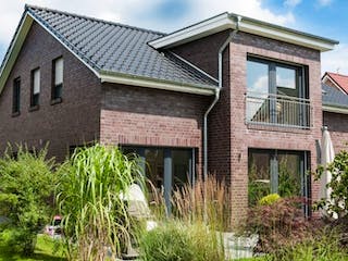 Massivhaus SEEBLICK von Kagebau, Stadtvilla Außenansicht 1