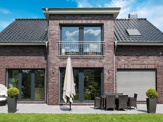 Massivhaus SEEBLICK von Kagebau, Stadtvilla Außenansicht 2