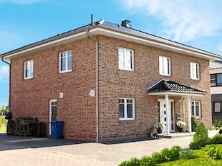 Massivhaus TANNENKAMP von Kagebau, Stadtvilla Außenansicht 3