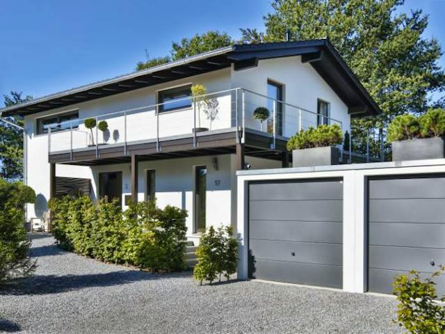 Fertighaus Vitalhaus Bad Endorf von Regnauer Hausbau, Satteldach-Klassiker Außenansicht 1