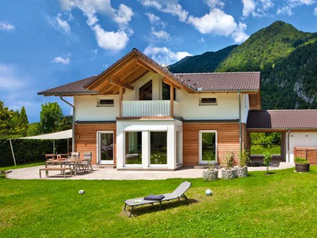Fertighaus Vitalhaus Bad Reichenhall von Regnauer Hausbau Schlüsselfertig ab 481000€, Außenansicht 1 Fertighaus Vitalhaus Bad Reichenhall von Regnauer Hausbau Schlüsselfertig ab 481000€, Außenansicht 1