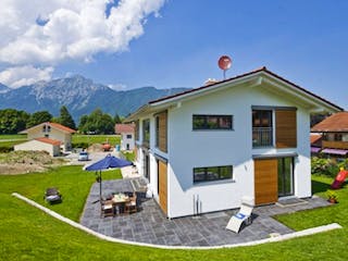 Fertighaus Vitalhaus Bayerisch Gmain von Regnauer Hausbau Schlüsselfertig ab 572475€,  Außenansicht 1