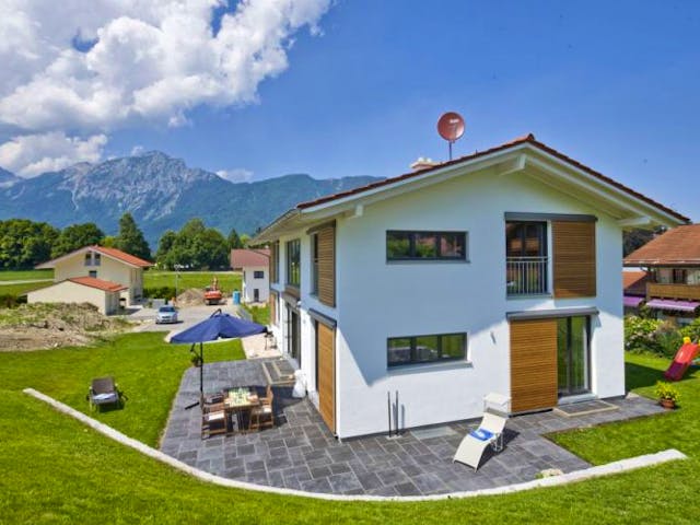 Fertighaus Vitalhaus Bayerisch Gmain von Regnauer Hausbau Schlüsselfertig ab 572475€,  Außenansicht 1