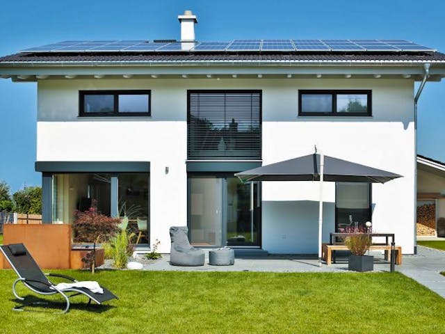 Fertighaus Vitalhaus Bruckmühl von Regnauer Hausbau Schlüsselfertig ab 613505€, Außenansicht 1 Fertighaus Vitalhaus Bruckmühl von Regnauer Hausbau Schlüsselfertig ab 613505€, Außenansicht 1