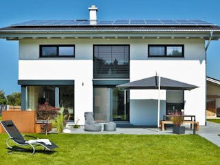 Fertighaus Vitalhaus Bruckmühl von Regnauer Hausbau, Satteldach-Klassiker Außenansicht 1