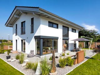 Fertighaus Vitalhaus Bruckmühl von Regnauer Hausbau, Satteldach-Klassiker Außenansicht 2