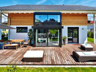 Fertighaus Vitalhaus Oberpframmern von Regnauer Hausbau, Satteldach-Klassiker Außenansicht 1