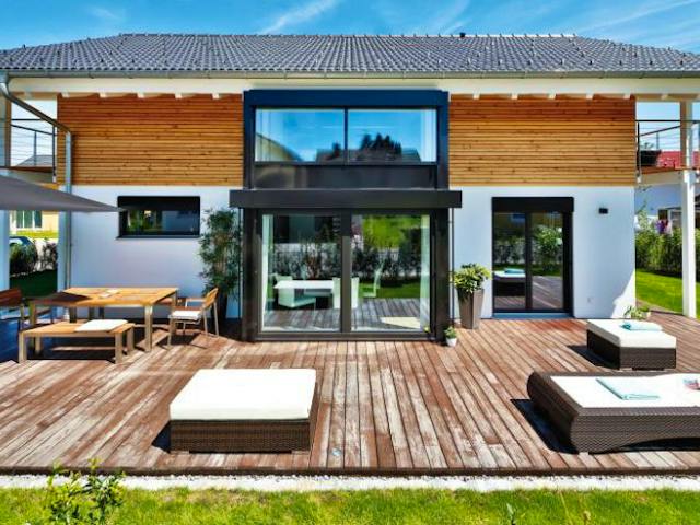 Fertighaus Vitalhaus Oberpframmern von Regnauer Hausbau, Satteldach-Klassiker Außenansicht 1