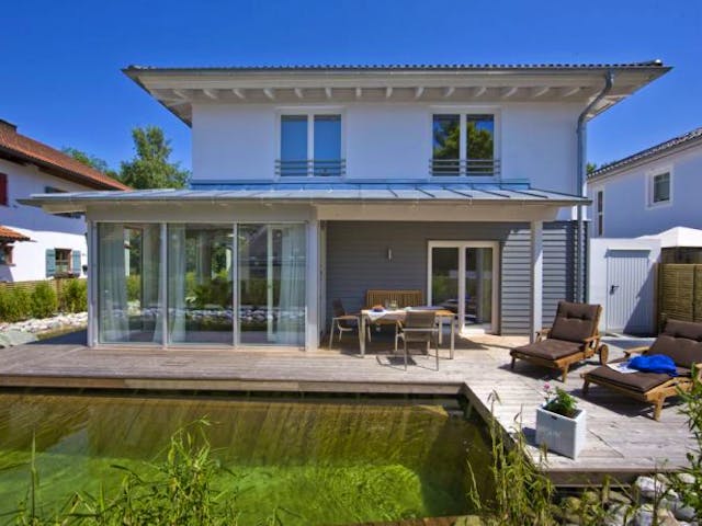 Fertighaus Vitalhaus Traunstein von Regnauer Hausbau Schlüsselfertig ab 523785€, Außenansicht 1 Fertighaus Vitalhaus Traunstein von Regnauer Hausbau Schlüsselfertig ab 523785€, Außenansicht 1