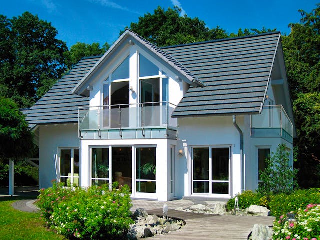 Fertighaus MH Bad Vilbel von Fertighaus WEISS, Satteldach-Klassiker Außenansicht 1