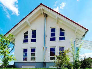 Fertighaus MH VISION von WEISS Holzhaus Schlüsselfertig ab 404492€, Satteldach-Klassiker Außenansicht 3