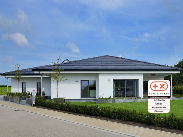 Fertighaus MH VITA von WEISS Holzhaus Schlüsselfertig ab 637788€, Bungalow Außenansicht 2