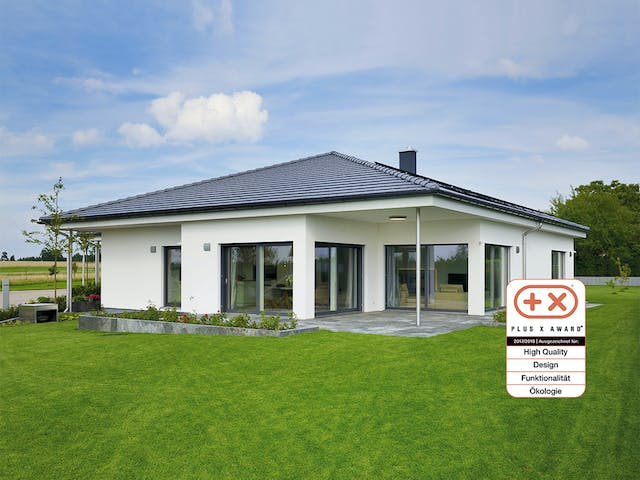 Fertighaus MH VITA von WEISS Holzhaus Schlüsselfertig ab 637788€, Bungalow Außenansicht 4