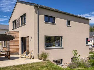 Massivhaus Haus Junghans von Projektbau Mutter, Satteldach-Klassiker Außenansicht 2