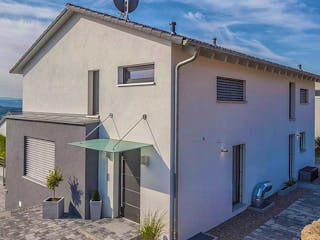 Massivhaus Haus Philipp von Projektbau Mutter, Satteldach-Klassiker Außenansicht 3