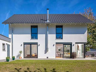 Massivhaus Haus Zimdal von Projektbau Mutter, Satteldach-Klassiker Außenansicht 2