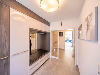 Massivhaus Massivhaus Thumann mit Satteldach und Sauna von MYMassivhaus, Satteldach-Klassiker Innenansicht 4