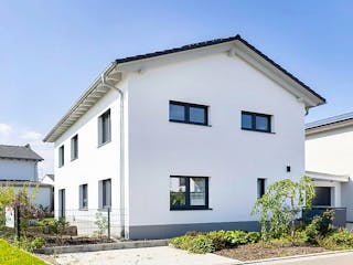 Massivhaus Passivhaus Biberach von MYMassivhaus, Satteldach-Klassiker Außenansicht 3