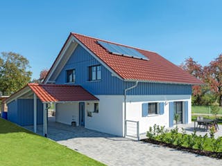 Blockhaus D138 Seifert von Frammelsberger R. Ingenieur-Holzbau, Satteldach-Klassiker Außenansicht 1