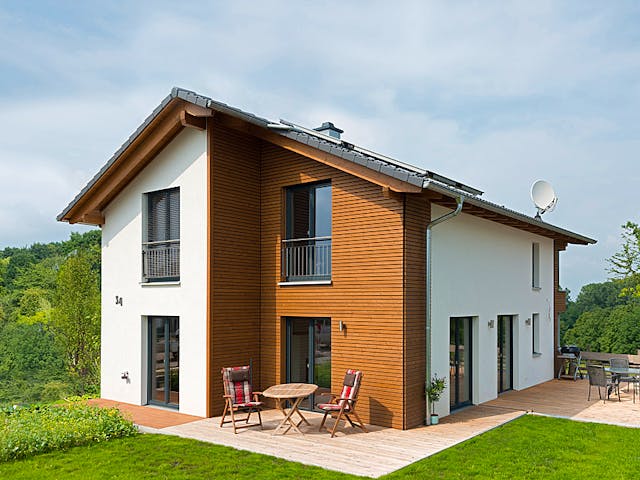 Blockhaus D144 Schwarzwasser von Frammelsberger Holzbau, Satteldach-Klassiker Außenansicht 1