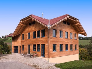 Blockhaus B420 Montigel von Frammelsberger R. Ingenieur-Holzbau, Blockhaus Außenansicht 1