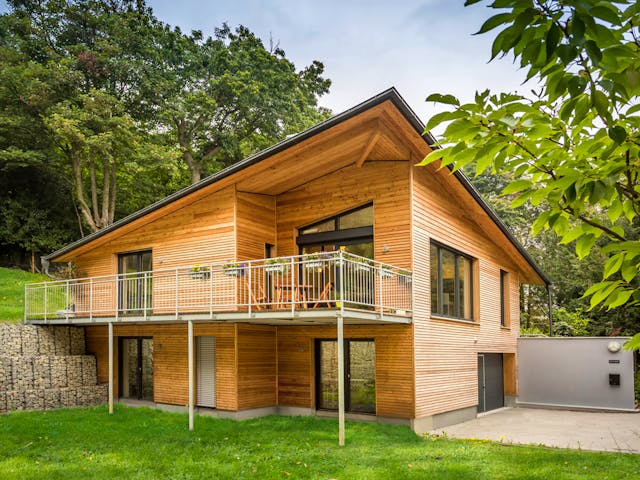 Fertighaus Haus England von Naturholzhaus Bayern, Pultdachhaus Außenansicht 1
