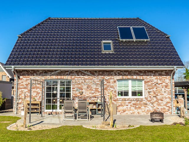 Massivhaus Holtenau von Nissen Massivhaus, Satteldach-Klassiker Außenansicht 1 Massivhaus Holtenau von Nissen Massivhaus, Satteldach-Klassiker Außenansicht 1