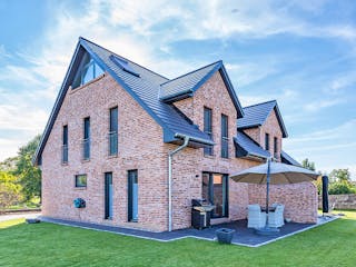 Massivhaus Schönbek von Nissen Massivhaus, Satteldach-Klassiker Außenansicht 2