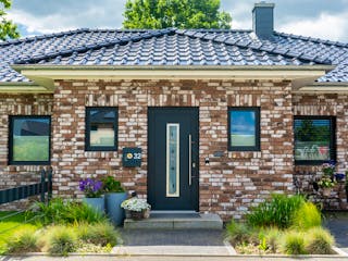 Massivhaus Schwedeneck von Nissen Massivhaus, Bungalow Außenansicht 2