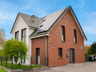 Massivhaus Landhaus LA-146 von NURDA-Hausbau Schlüsselfertig ab 276800€, Satteldach-Klassiker Außenansicht 2